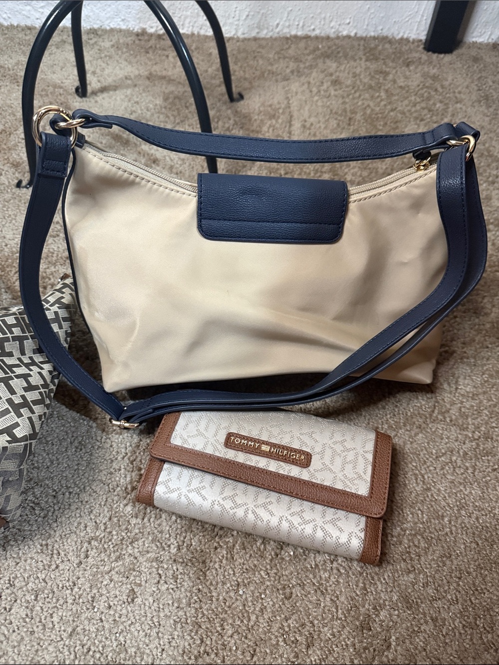Tommy Hilfiger Shoulder Bags & Wallet Bundle - Picture 4 of 9